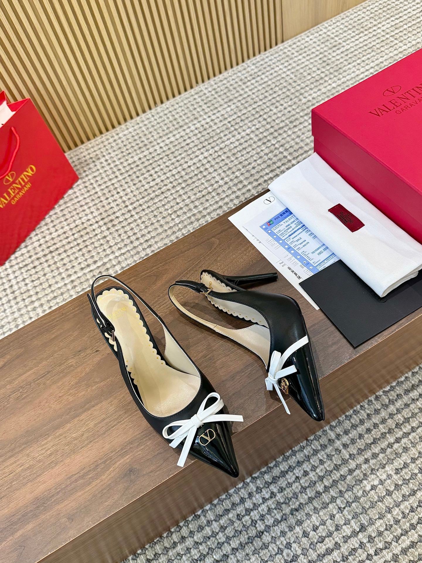 Valentino Women's Pointed Toe Bow High Heels Luxury Patent Leather Pumps
