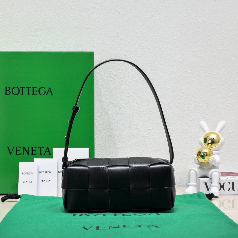 Elegant Bottega Veneta Woven Leather Shoulder Bag For Timeless Fashion Statements Product Code:9305