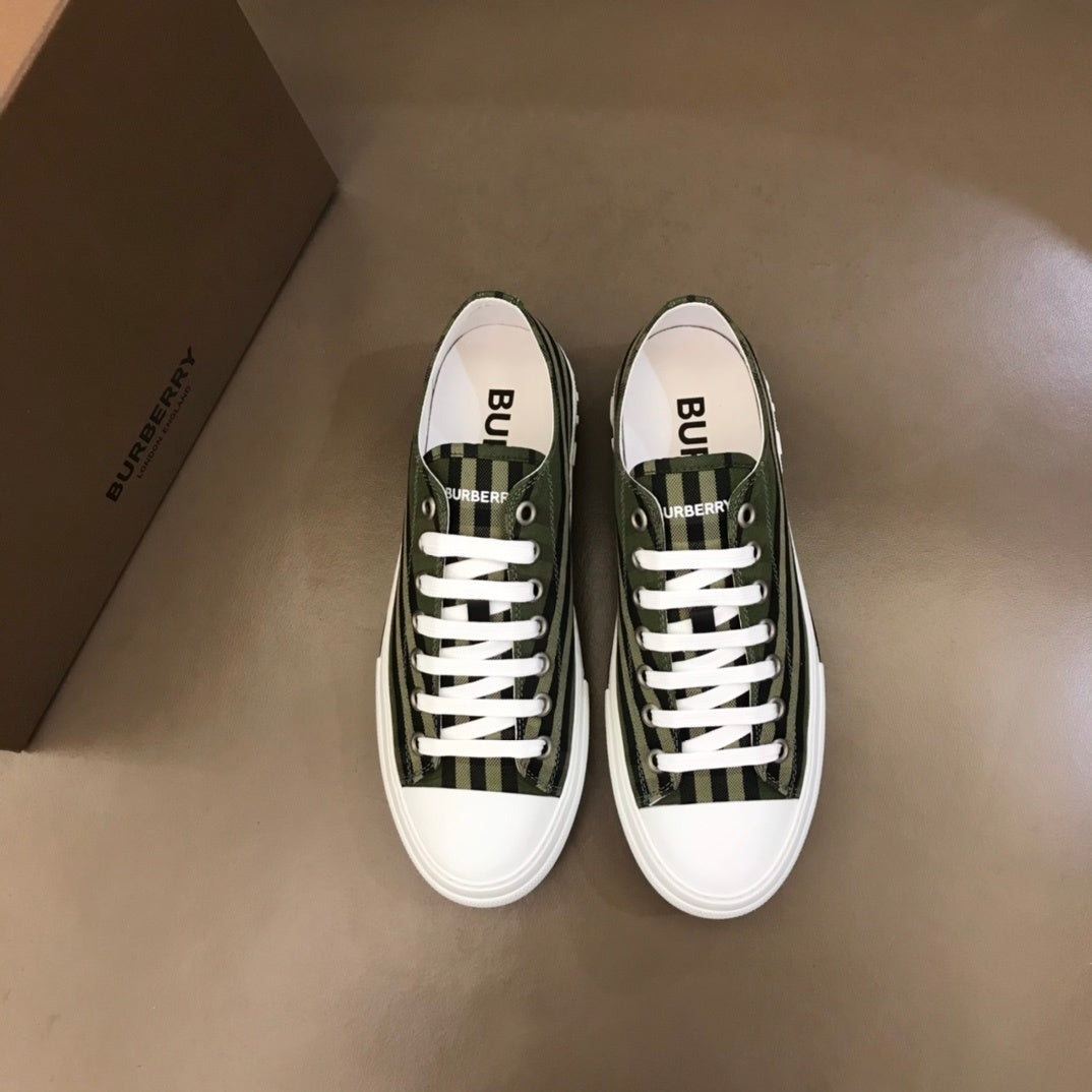 Burberry Unisex Green Plaid Canvas Sneakers Trendy Comfortable Footwear For Men And Women With Distinctive Check Design