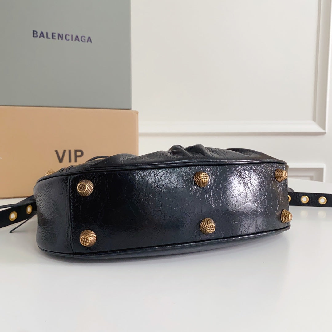 Balenciaga Le Cagole Hobo Bag With Gold Hardware And Heart - Shaped Pouch For Edgy Style Style No.3316