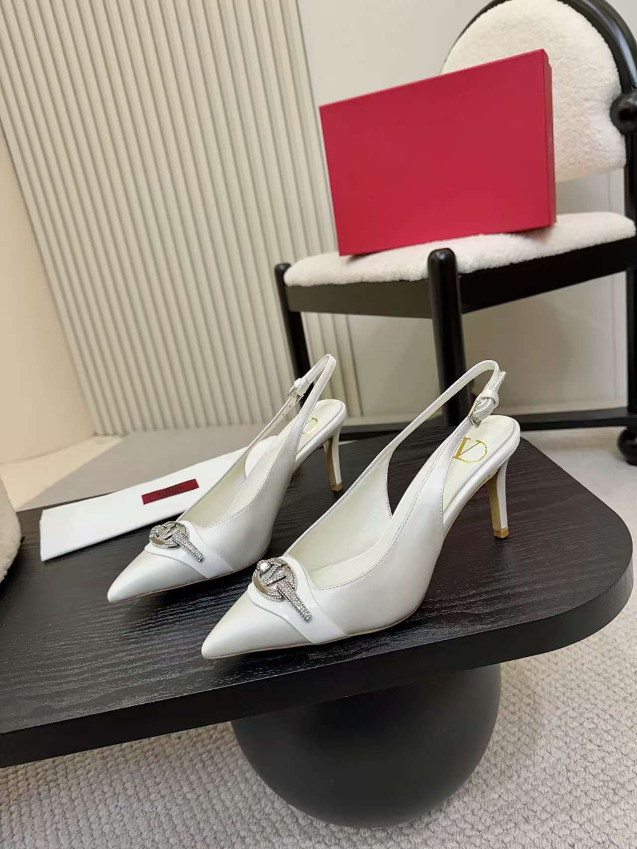 Valentino Women's Pointed Toe Bow High Heels Luxury Patent Leather Pumps