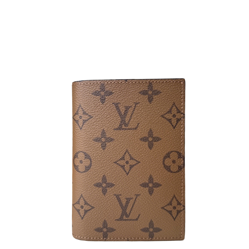 Classic Louis Vuitton Monogram Canvas Passport Holder for Travel and Style M26571