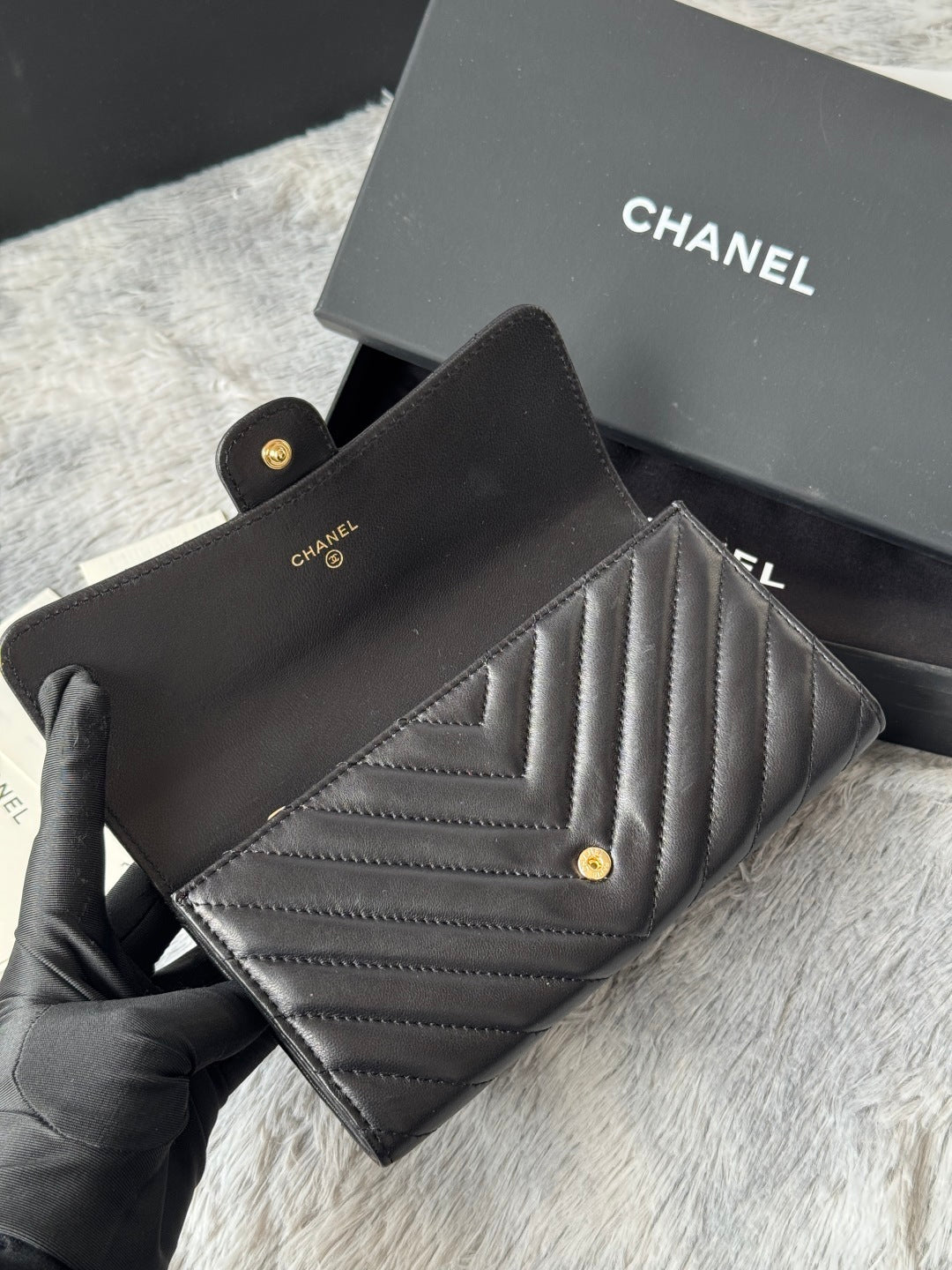 Chanel Black Chevron - Quilted Leather Long Wallet With Gold - Tone CC Logo 80758