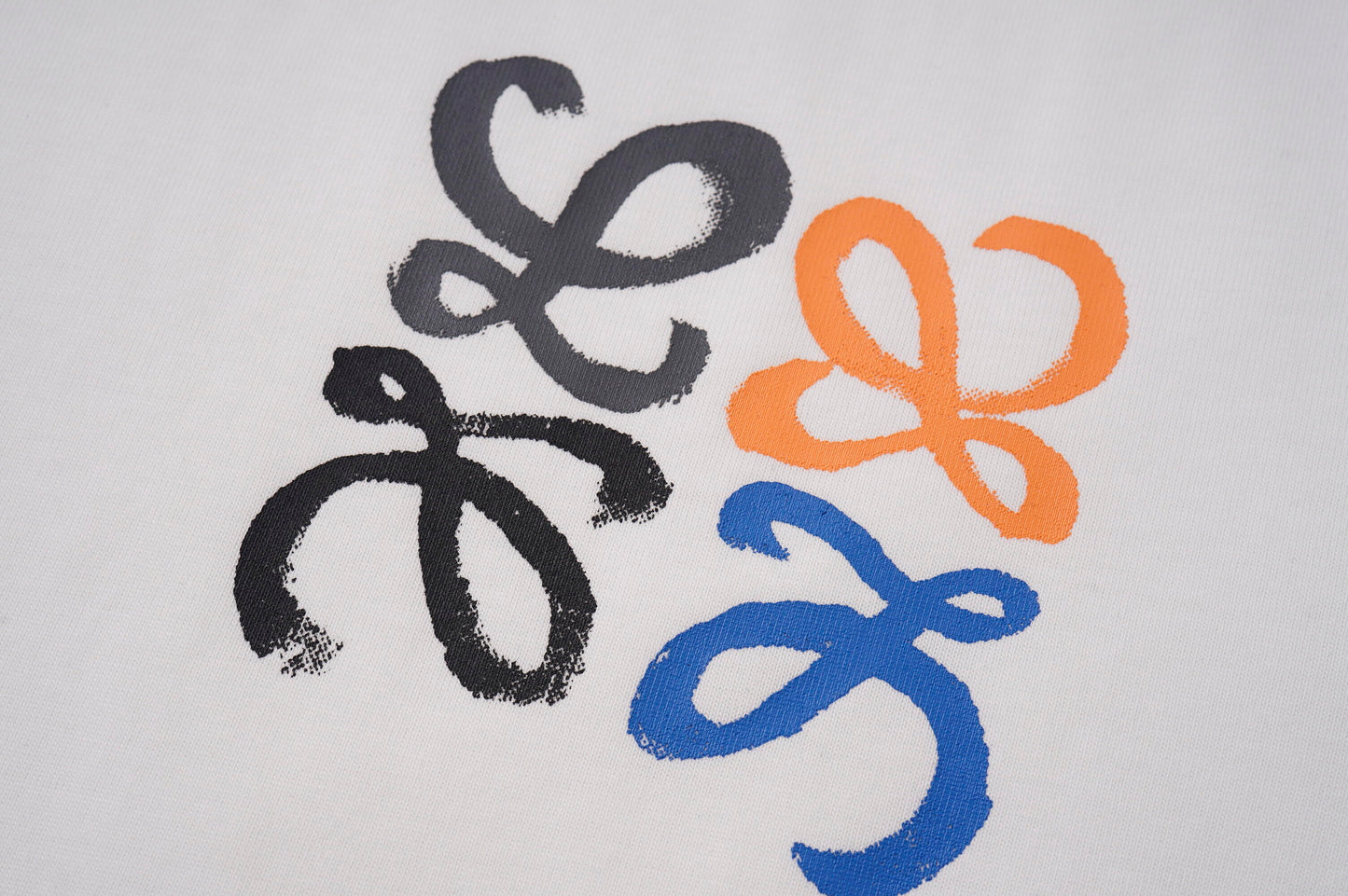 LOEWE Black/White Tee With Colorful Emblem And Stitch Detailing For Chic Streetwear