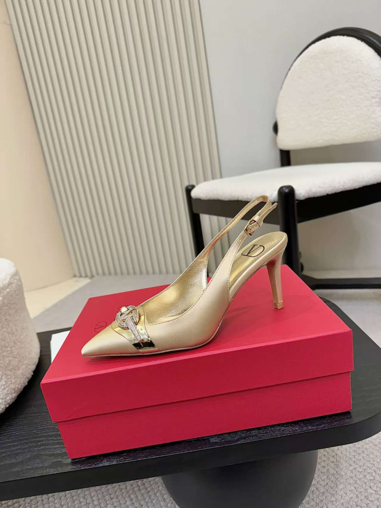 Valentino Women's Pointed Toe Bow High Heels Luxury Patent Leather Pumps