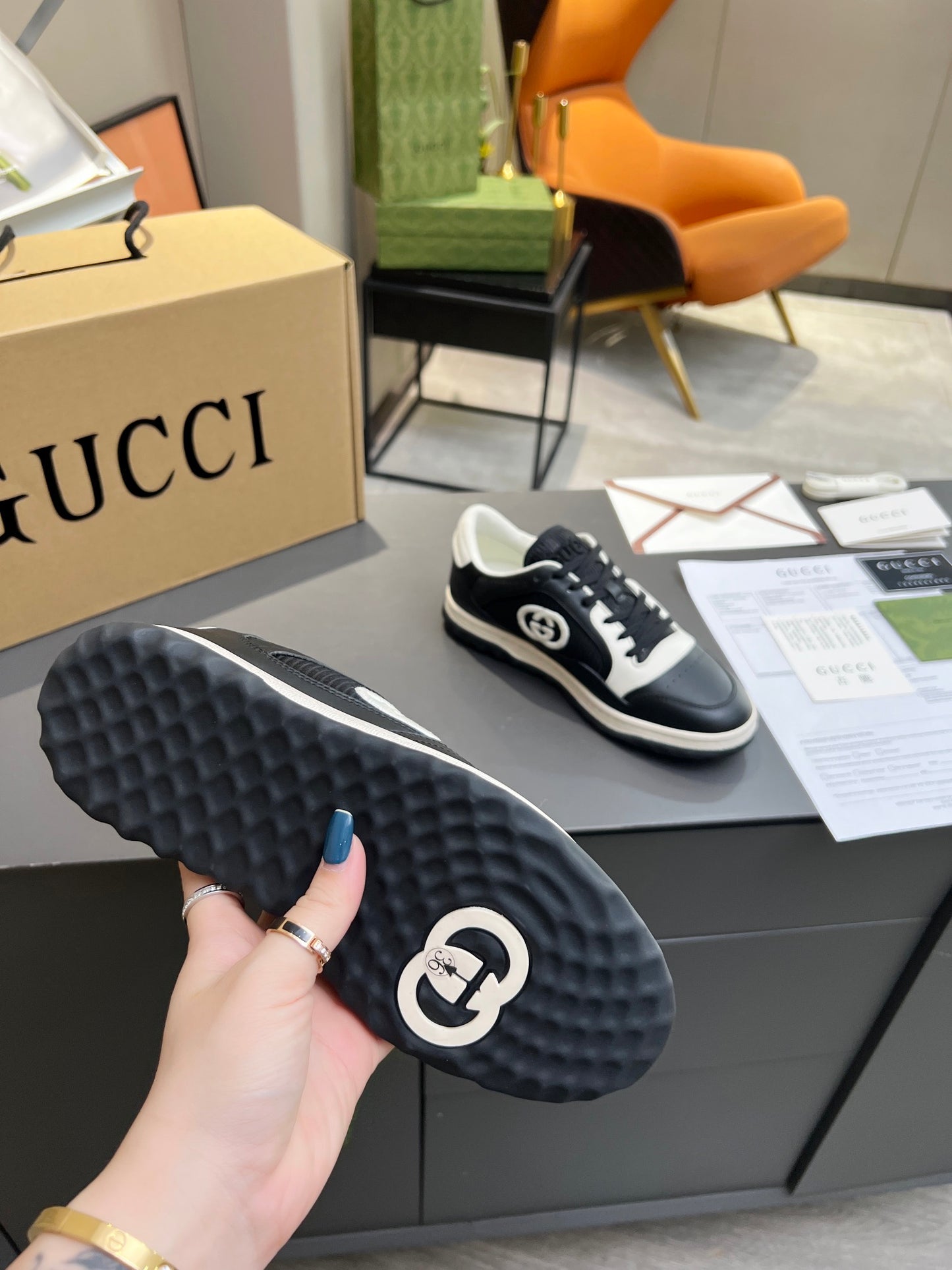 Gucci Black And White Leather Sneakers With Interlocking G