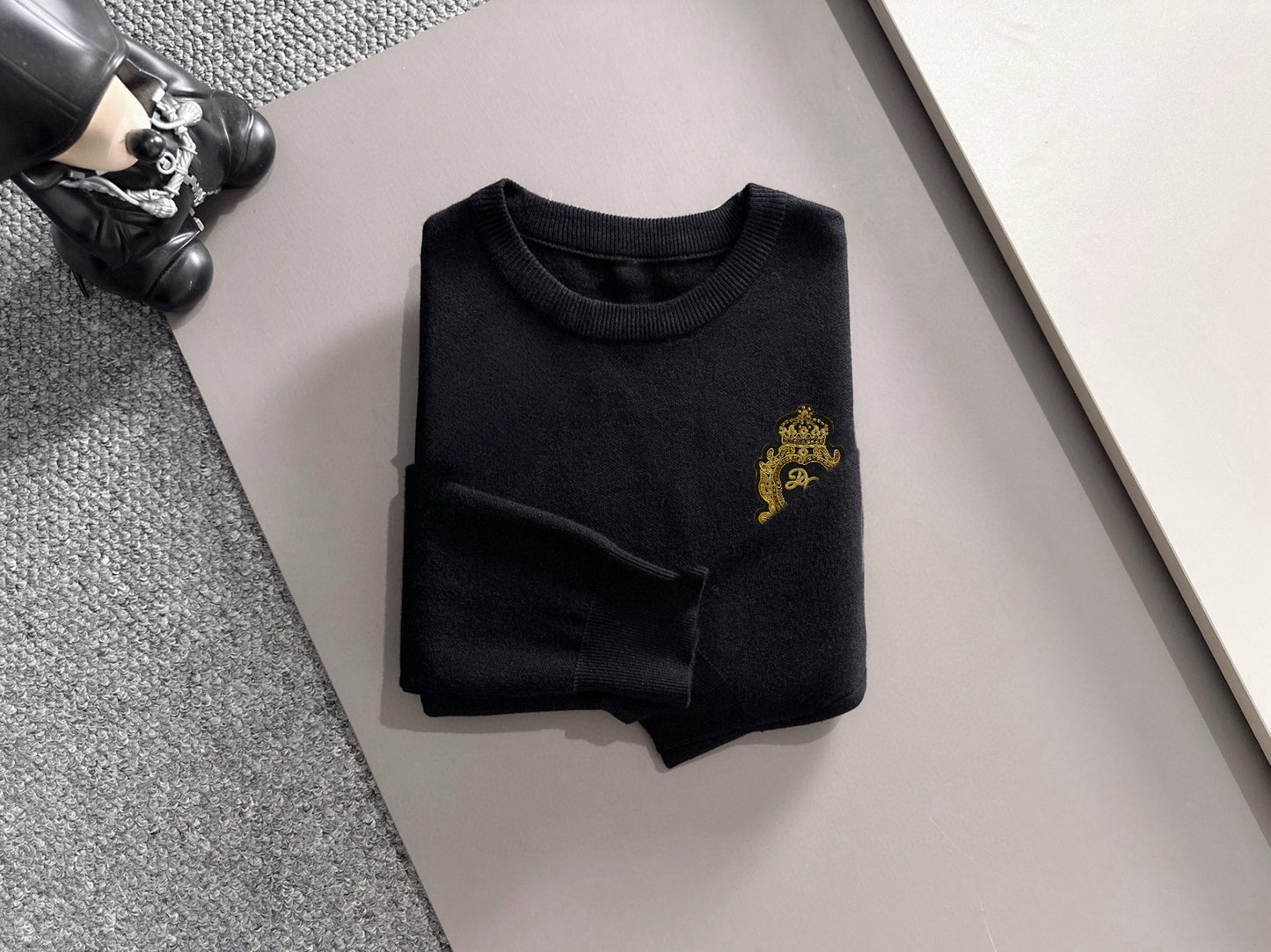 Dolce & Gabbana Men's Black Crew Neck Knitted Sweater With Gold Badge