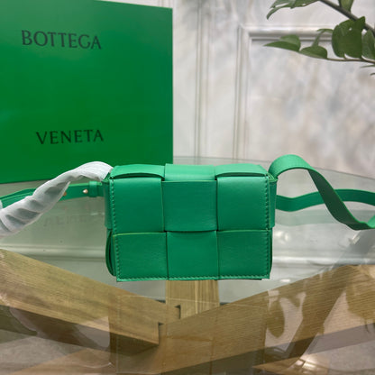 Bottega Veneta Cassette Bag White Leather Green Trim Intrecciato Weave Design Style No.6902