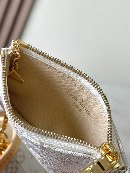 Elegant Louis Vuitton Bucket Bag with Signature Monogram and Detachable Pouch