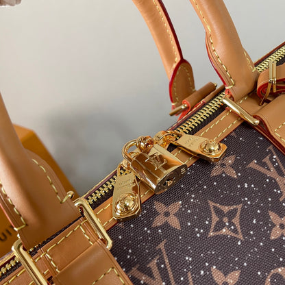 Stylish LV Keepall Bandoulière Bag With Monogram Canvas And Adjustable Strap