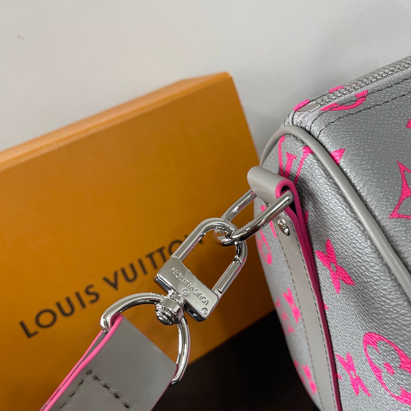 Stylish Louis Vuitton Keepall Bandoulière 35 Bag In Gray With Pink Monogram For Travel And Fashion