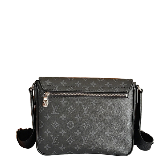 Chic Louis Vuitton Monogram Canvas Messenger Bag for Fashion - Forward Daily Looks M46255