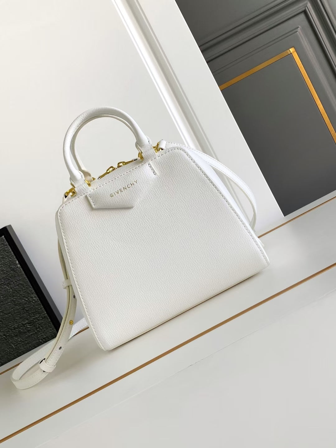 Elegant Givenchy Anyigona Cube Brown Leather Top - Handle Crossbody Bag 1319