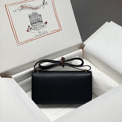 Sophisticated Hermès - Style Black Leather Crossbody Bag with Gold H Buckle p66