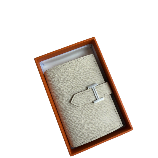 Chic Hermès Inspired Light Beige Leather Wallet with Iconic H Buckle in Gift Box 105-2
