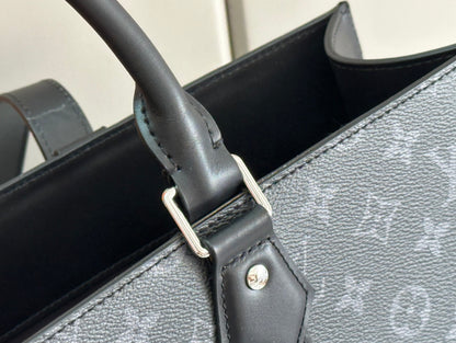 Stylish Louis Vuitton Monogram Canvas Tote Bag with Leather Accents for Luxury Lovers M47059
