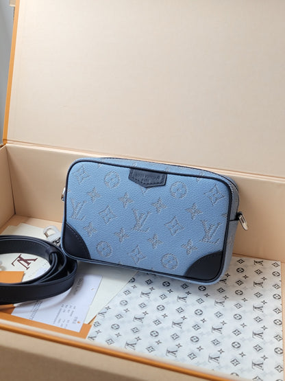 Elegant Louis Vuitton Crossbody Bag In White Monogram Canvas With Brown Trim