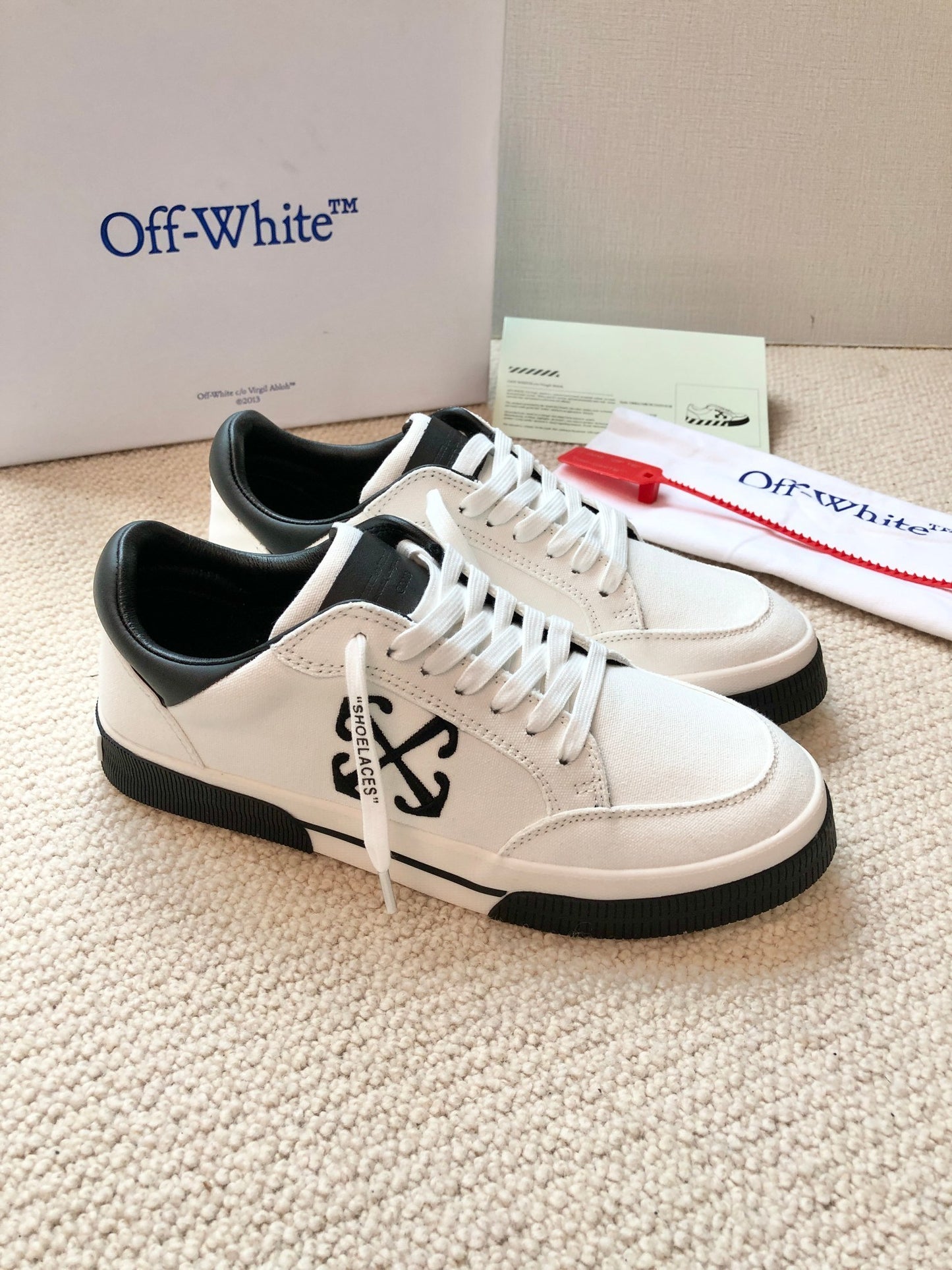 Off-White Arrow Unisex Casual Sneakers