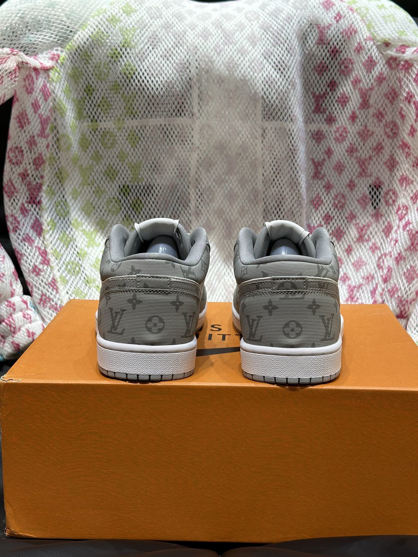 LV x Nike Collaborative Stylish And Comfortable Sneakers