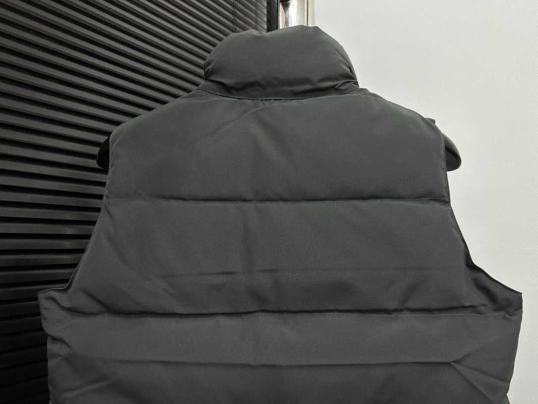 Canada Goose Dark Gray Down Vest: Stylish Warmth For Winter