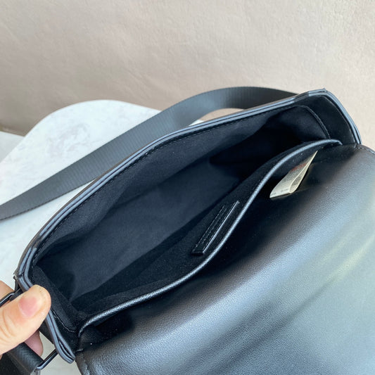 Stylish Burberry Messenger Bag With Iconic TB Monogram For Elevated Everyday And Travel Looks Style No.80697611