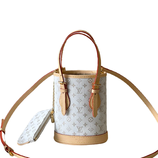 Elegant Louis Vuitton Bucket Bag with Signature Monogram and Detachable Pouch