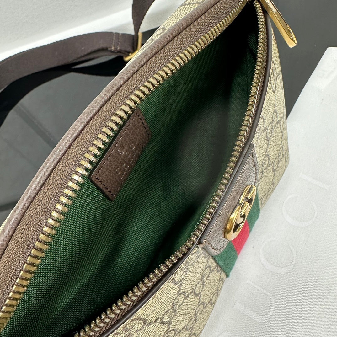 Chic Gucci Fanny Pack with Iconic GG Pattern and Distinctive Stripes for Trendsetters 839106