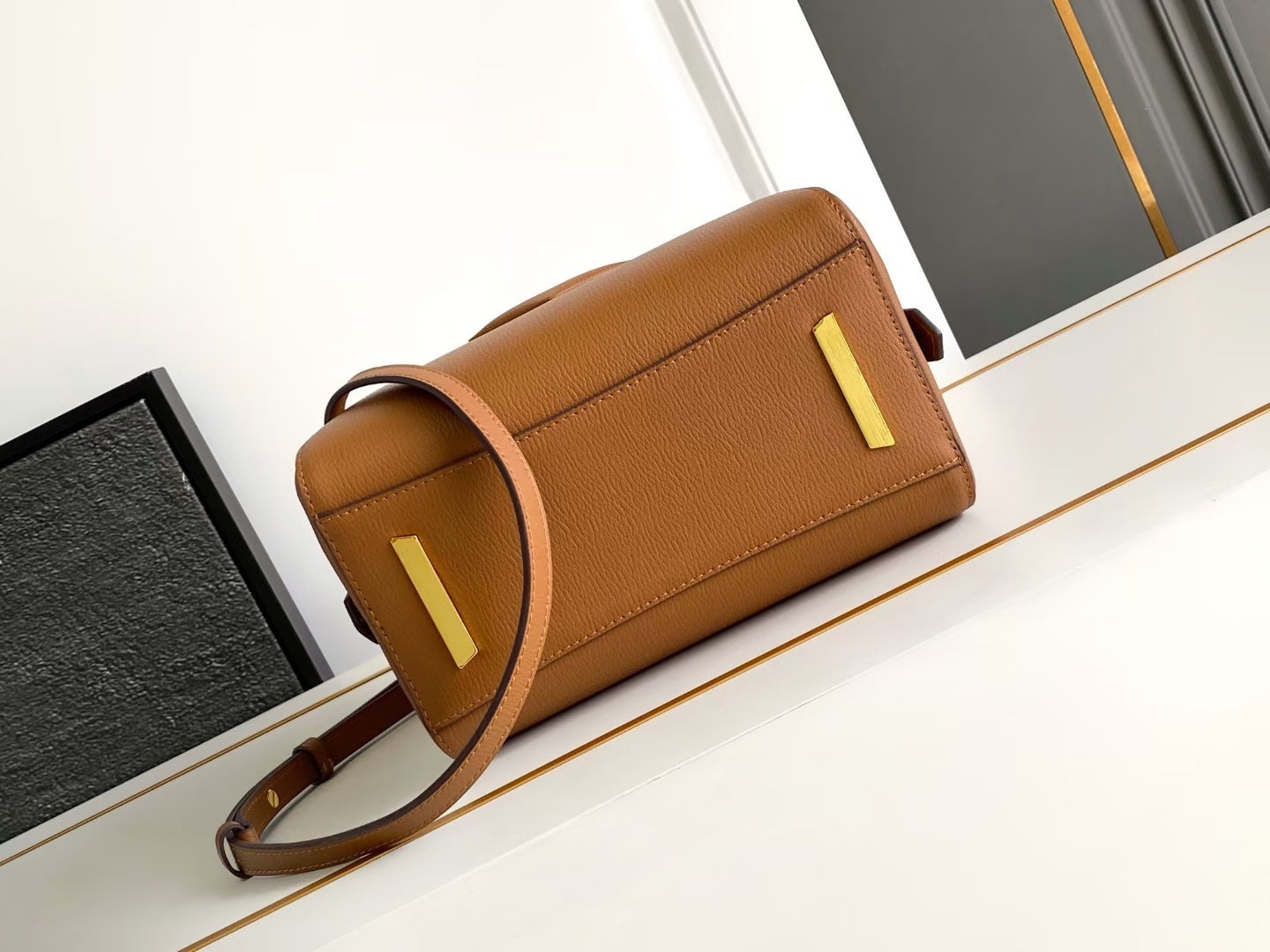 Elegant Givenchy Anyigona Cube Brown Leather Top - Handle Crossbody Bag 1319