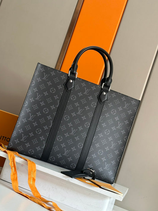 Stylish Louis Vuitton Monogram Canvas Tote Bag with Leather Accents for Luxury Lovers M47059