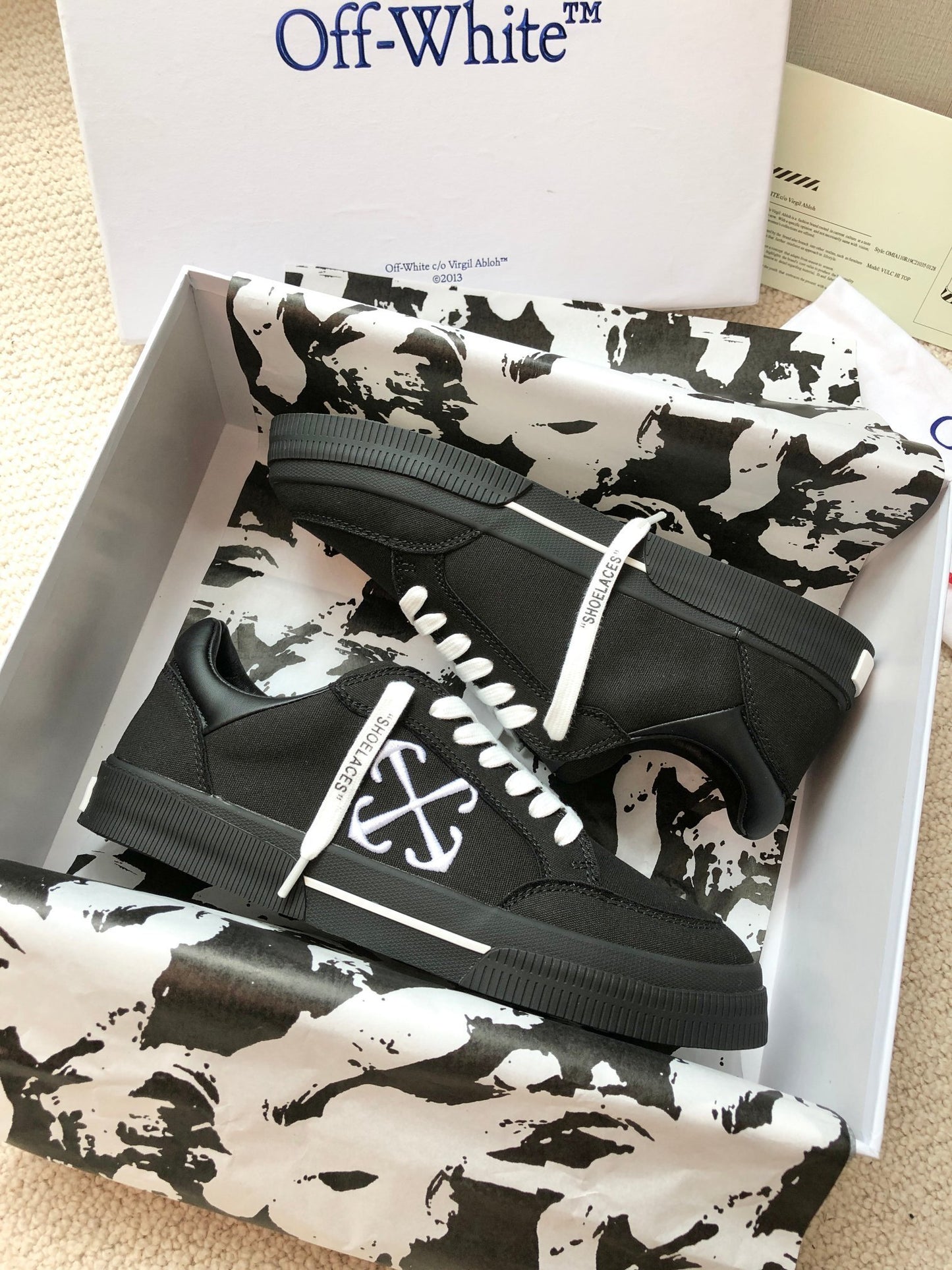 Off-White Arrow Unisex Casual Sneakers