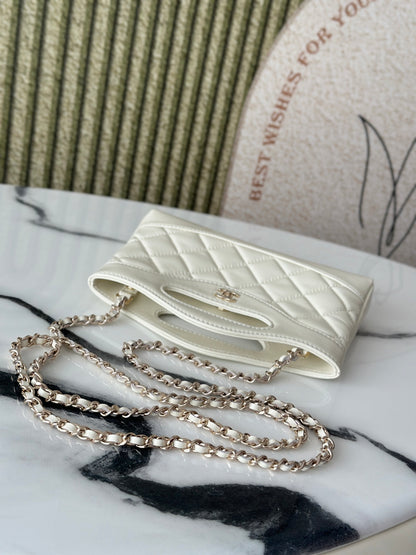Chanel White Quilted Leather Handbag With Silver CC Logo And Chain Straps 3656