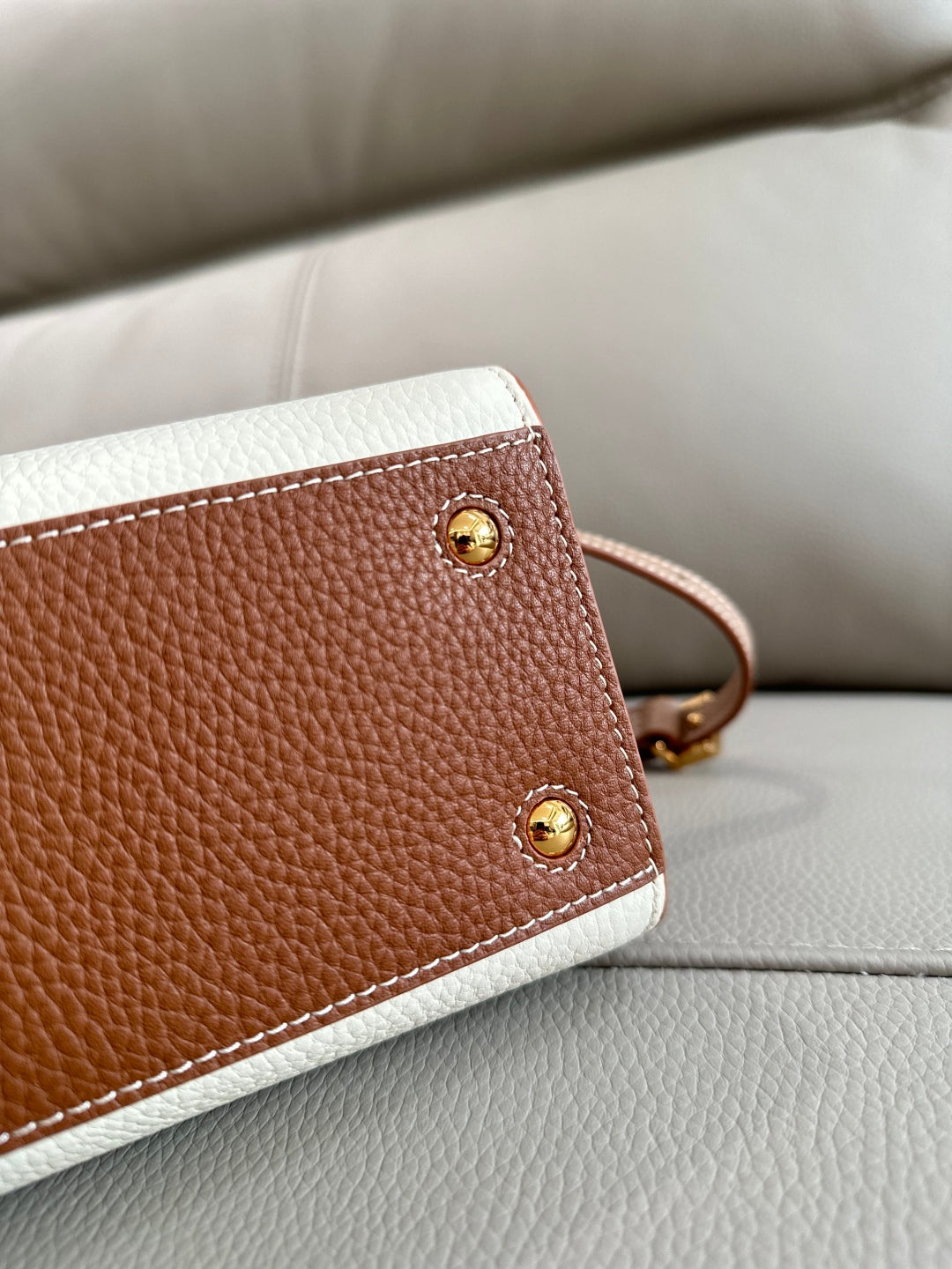 Elegant White/Pink Burberry Handbag With Brown Accents And Signature TB Logo For Sophisticated Style Style No.0441