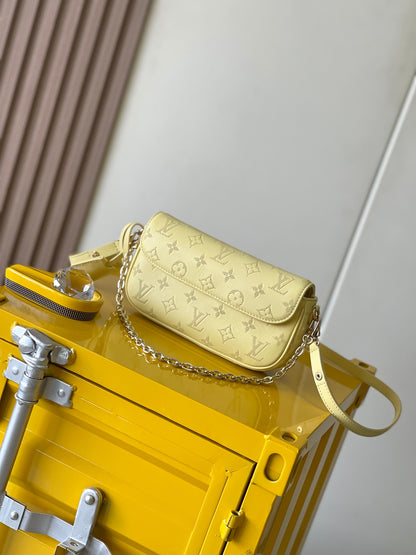 Elegant Light Pink LV Embossed Leather Chain Shoulder Bag With Stylish Details
