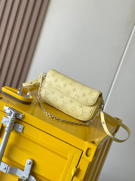 Elegant Light Pink LV Embossed Leather Chain Shoulder Bag With Stylish Details