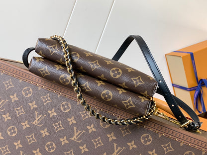 Louis Vuitton Monogram Canvas Chain - Linked Shoulder Bag Stylish Luxury Accessory for Fashionistas