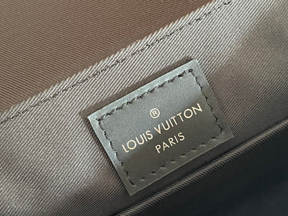 Chic Louis Vuitton Monogram Canvas Messenger Bag for Fashion - Forward Daily Looks M46255
