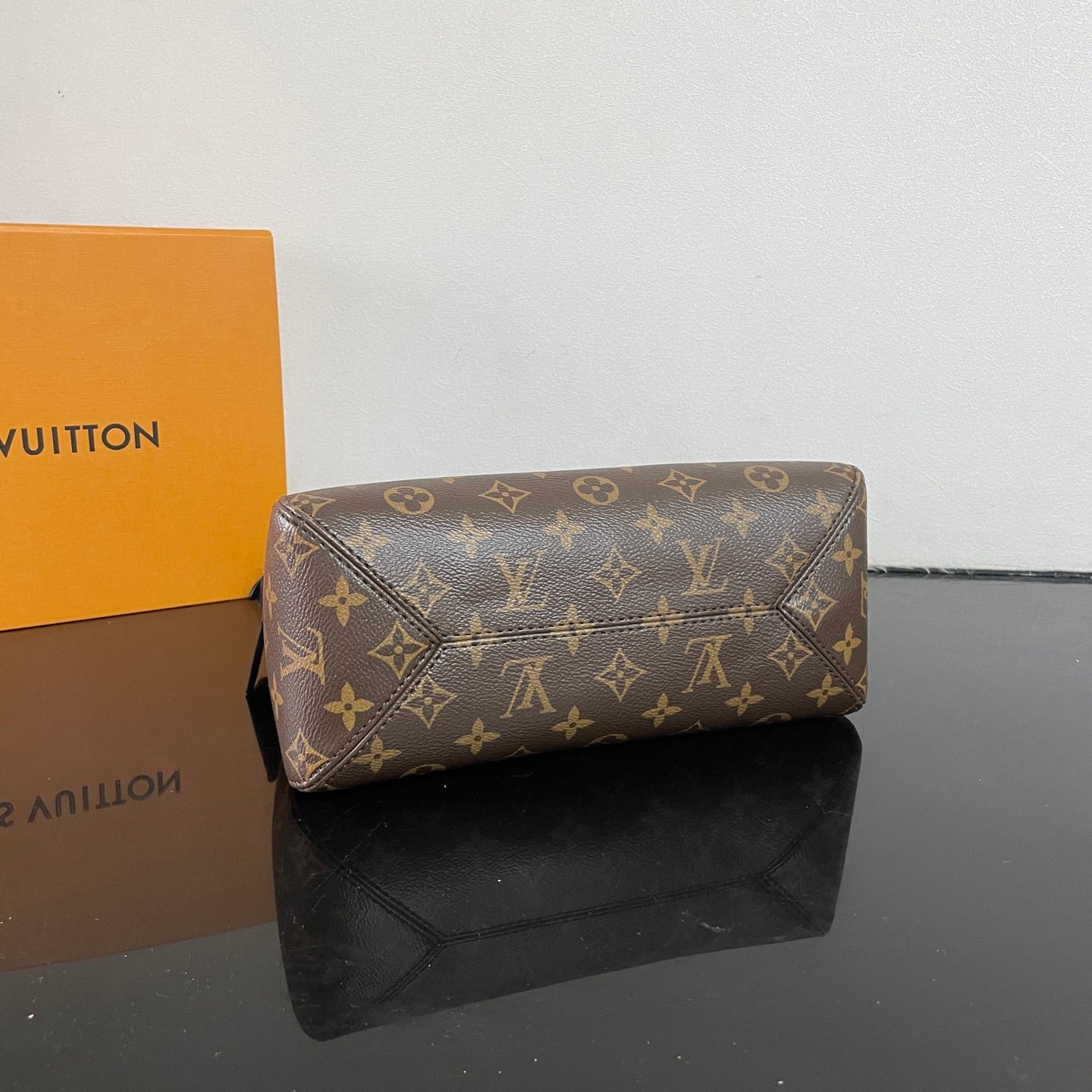 Louis Vuitton Monogram Canvas Hobo Bag With Lock Detail And Stylish Design For Fashion Fans