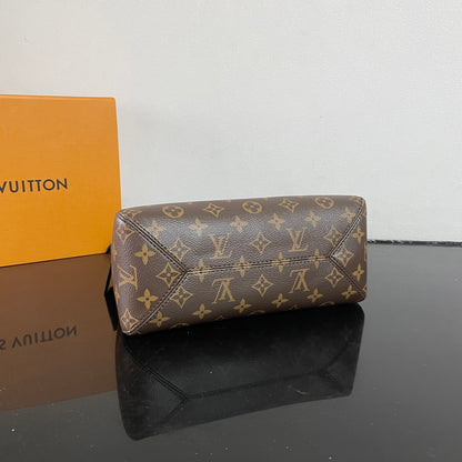Louis Vuitton Monogram Canvas Hobo Bag With Lock Detail And Stylish Design For Fashion Fans