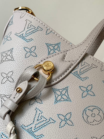 Louis Vuitton Monogram Canvas Tote Bag Stylish Design With Matching Pouch For Fashion Lovers