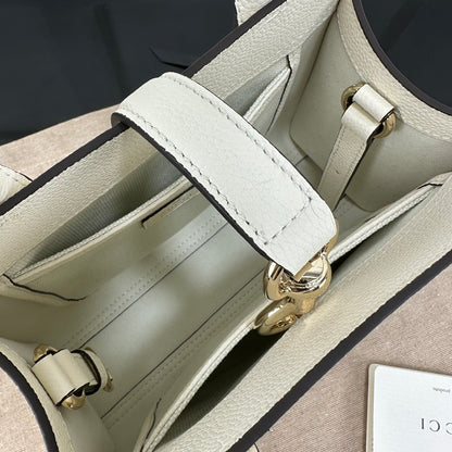 Gucci White Pebbled Leather Top Handle Bag With Silver Tone Hardware And Detachable Strap 795349
