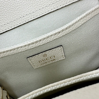 Gucci White Pebbled Leather Top Handle Bag With Silver Tone Hardware And Detachable Strap 795349