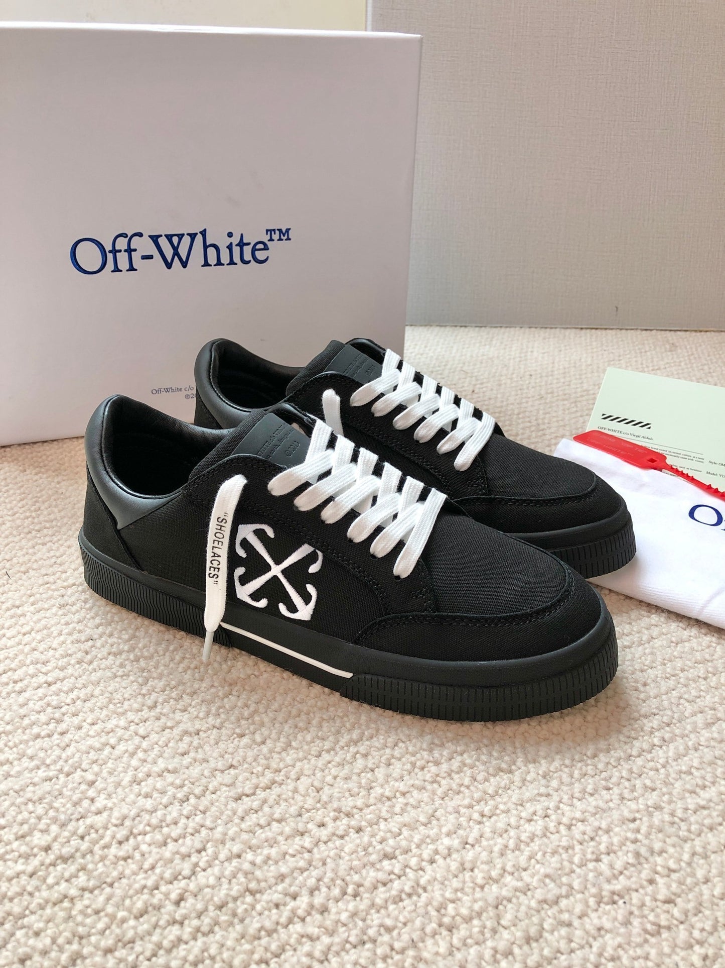 Off-White Arrow Unisex Casual Sneakers