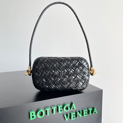 Bottega Veneta White Woven Leather Shoulder Bag With Braided Strap And Gold Hardware BV717623