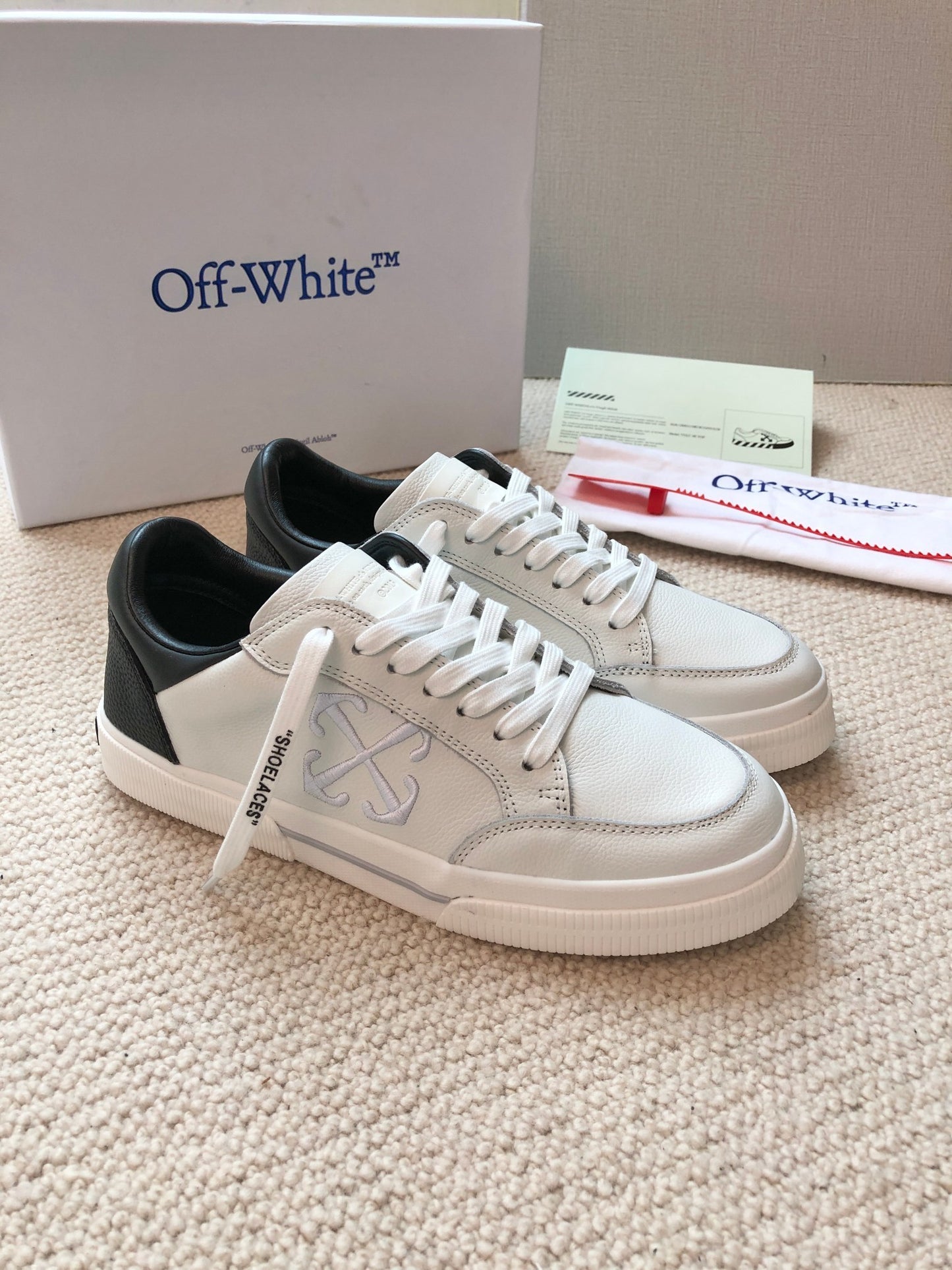 Off-White Arrow Unisex Casual Sneakers