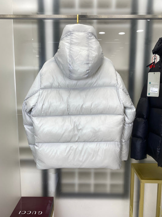 Light Gray Canada Goose Crofton Puffer Jacket For Winter Warmth And Style