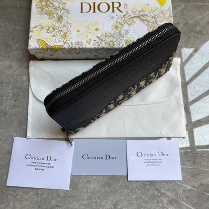 Fashionable Dior Long Wallet With Signature Monogram And Contrast Leather Design 2ADBC315YKS_H05E