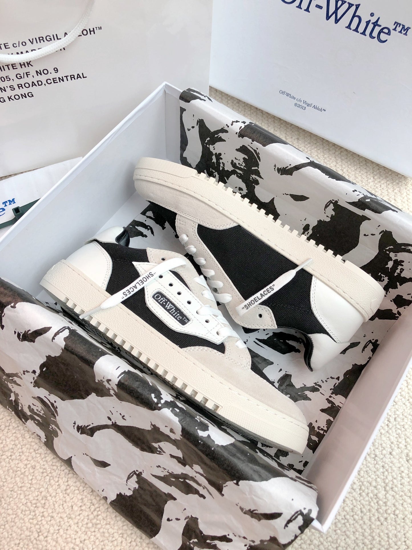 Off-White Arrow Unisex Casual Sneakers