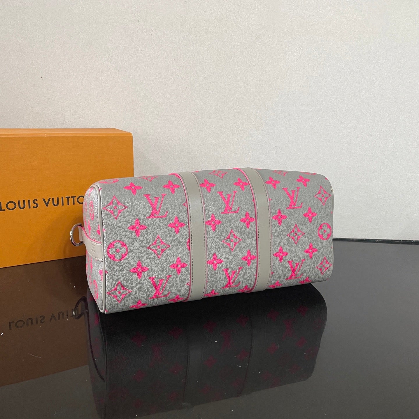 Stylish Louis Vuitton Keepall Bandoulière 35 Bag In Gray With Pink Monogram For Travel And Fashion