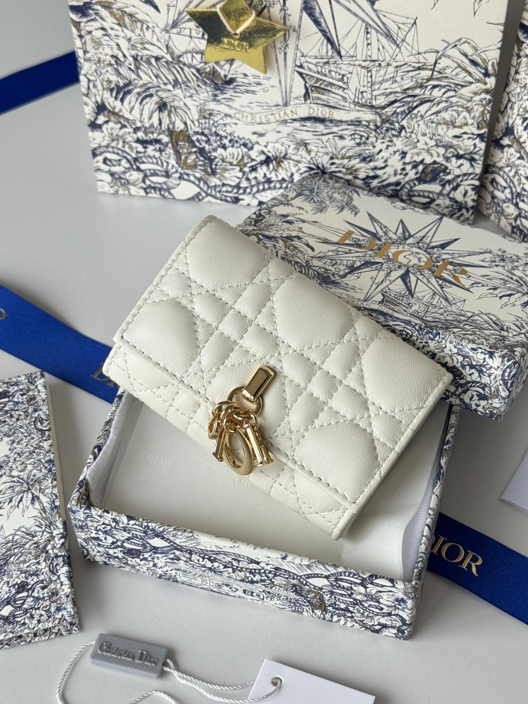 Chic Dior Wallet With Quilted Leather And Gold - Tone Logo Charm S0966ONMJ_M413