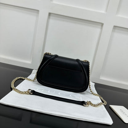 Gucci Black Leather Shoulder Bag With Silver Tone Interlocking G Logo And Chain Strap 815711